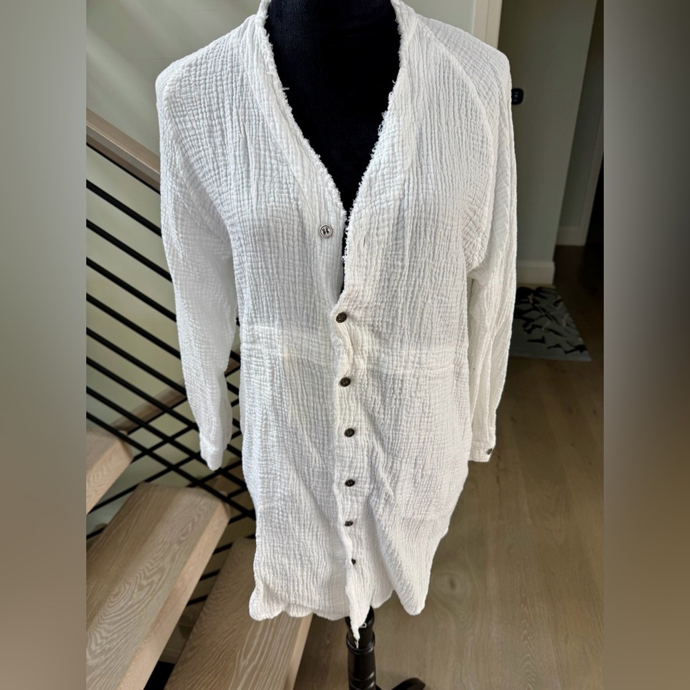 White Button-Up Shirt size S - Picture 2 of 5